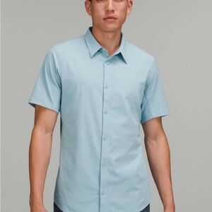 lululemon athletica Men's Short-Sleeve Button-Down Shirt in Light Blue